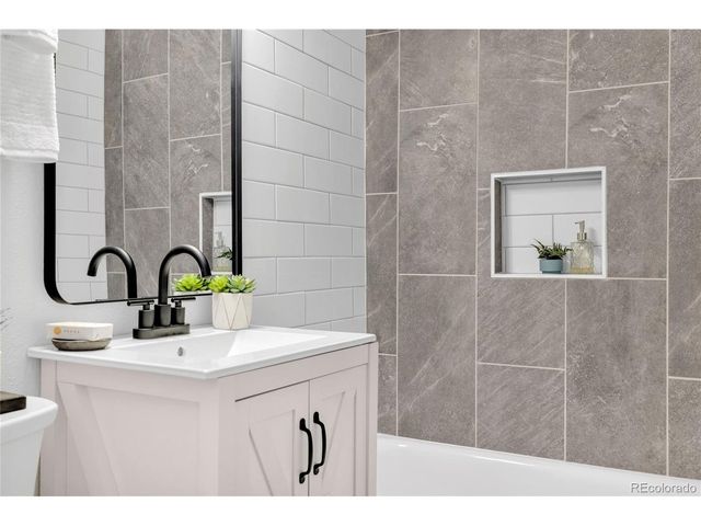 3320 W Saratoga Ave, Englewood, CO 80110