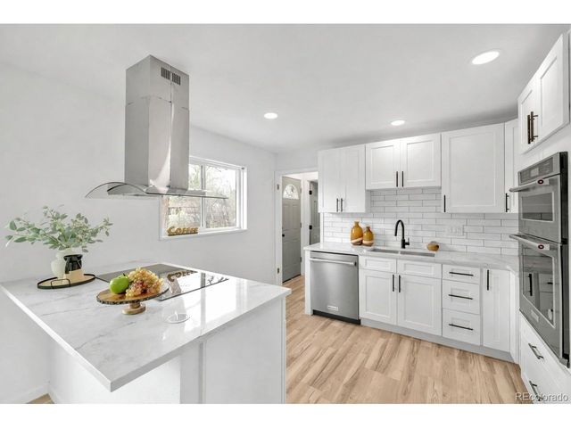 3320 W Saratoga Ave, Englewood, CO 80110