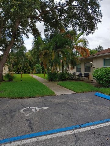5060 Sanctuary Way E, West Palm Beach, FL 33417