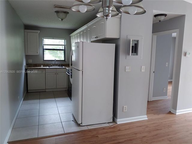 5060 Sanctuary Way E, West Palm Beach, FL 33417