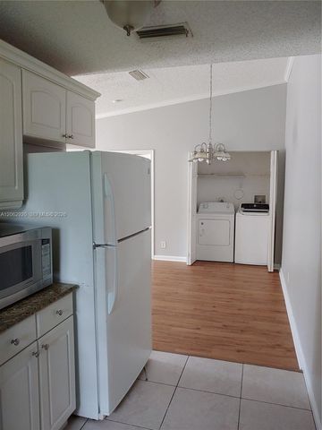 5060 Sanctuary Way E, West Palm Beach, FL 33417