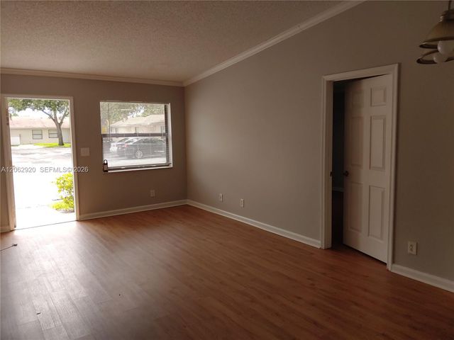 5060 Sanctuary Way E, West Palm Beach, FL 33417