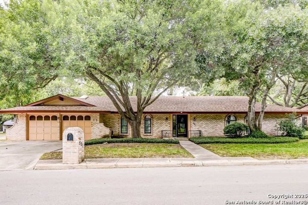 501 Balfour, Windcrest, TX 78239