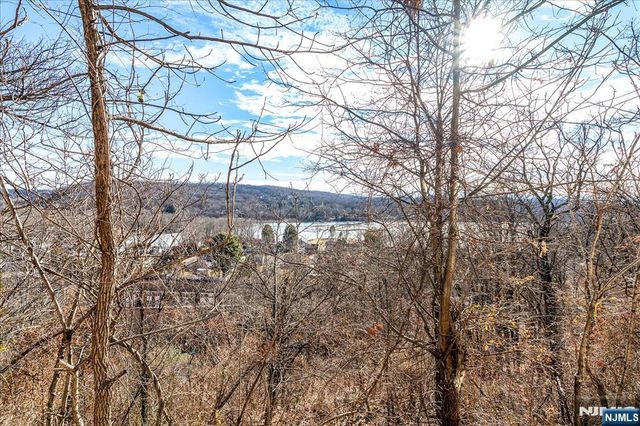 100 Pierson Miller Drive F32, Pompton Lakes, NJ 07442