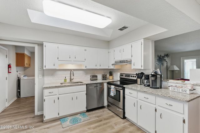 3517 SEAFOAM Lane, Jacksonville, FL 32250