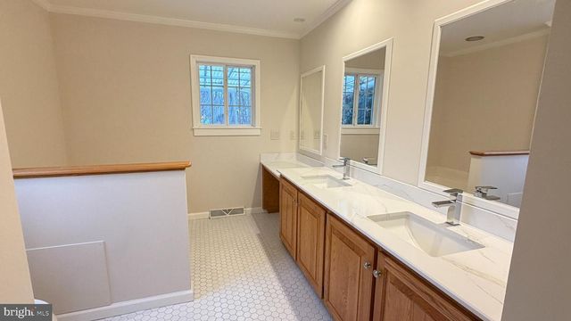 229 WASHINGTON ST, Fieldsboro, NJ 08505