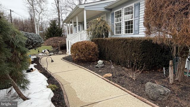 229 WASHINGTON ST, Fieldsboro, NJ 08505