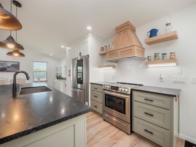 614 W 3rd Street, Mcgregor, TX 76657