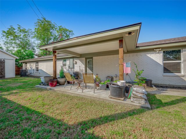 614 W 3rd Street, Mcgregor, TX 76657