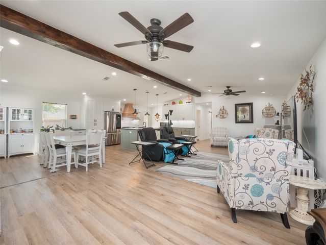 614 W 3rd Street, Mcgregor, TX 76657