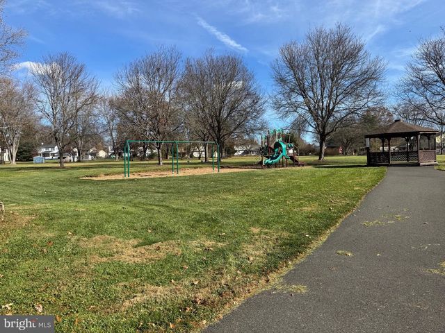 888 SPRUCE CIR, Harleysville, PA 19438