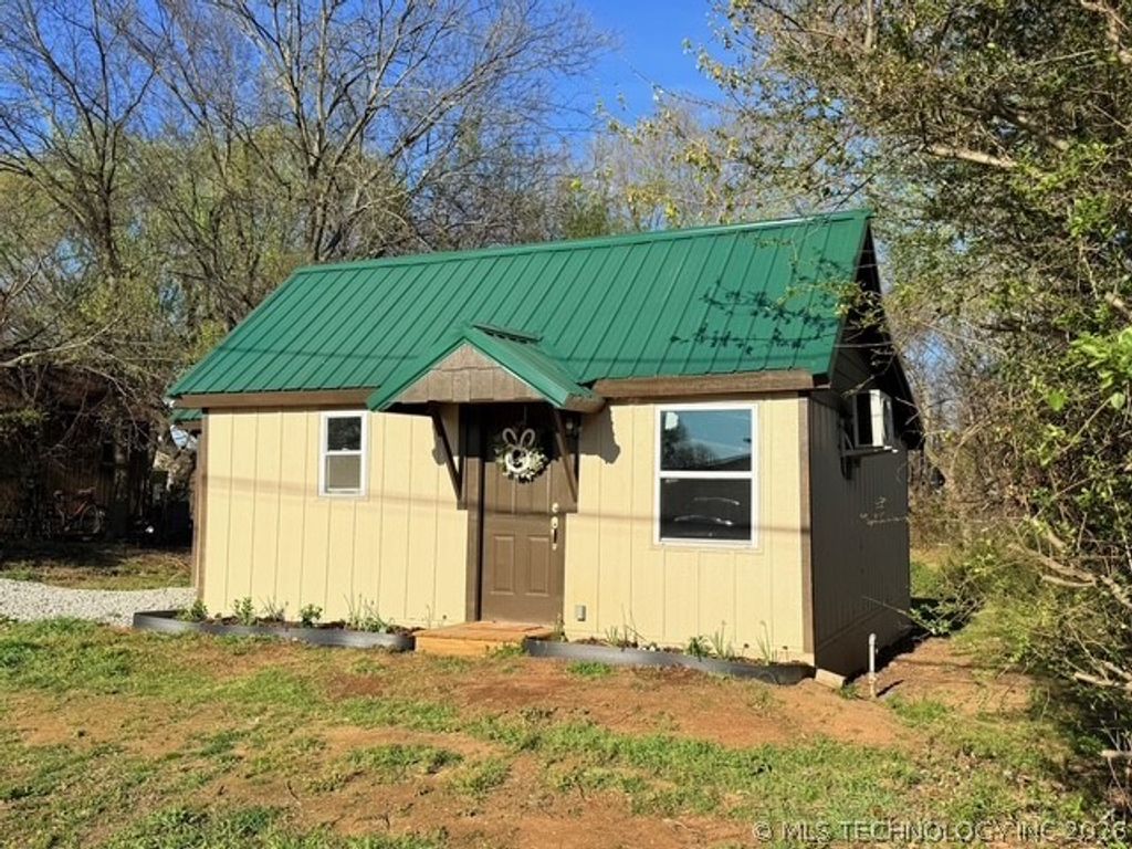 518 NW 6th Street, Checotah, OK 74426