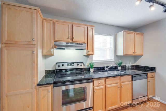 2209 Sumner Green Avenue M, Charlotte, NC 28203