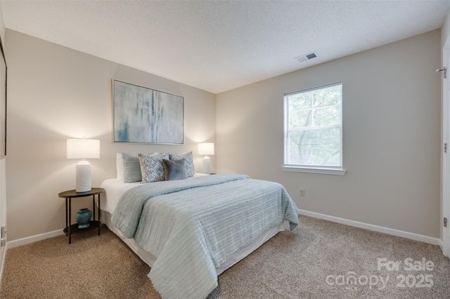 2209 Sumner Green Avenue M, Charlotte, NC 28203