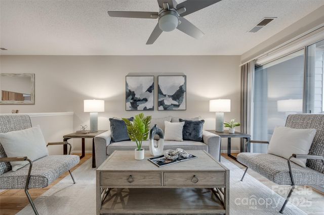 2209 Sumner Green Avenue M, Charlotte, NC 28203