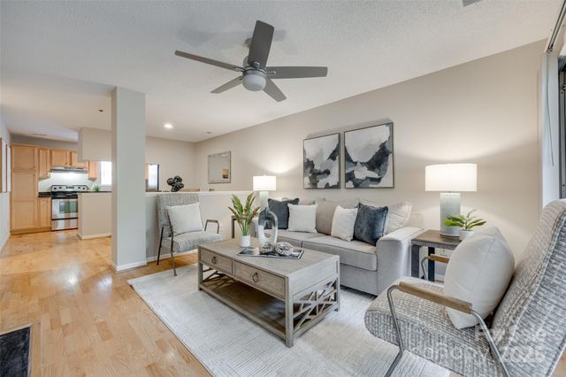 2209 Sumner Green Avenue M, Charlotte, NC 28203