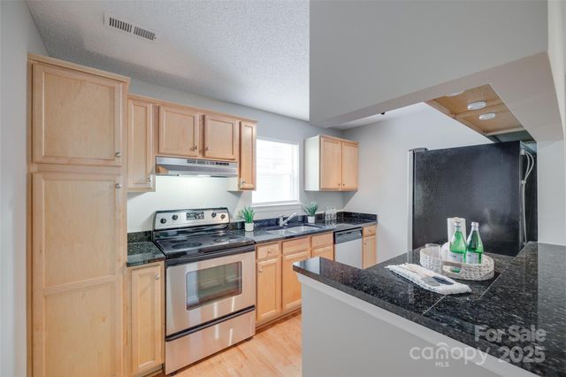 2209 Sumner Green Avenue M, Charlotte, NC 28203