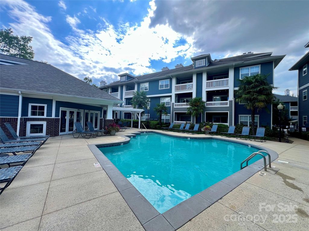 2209 Sumner Green Avenue M, Charlotte, NC 28203