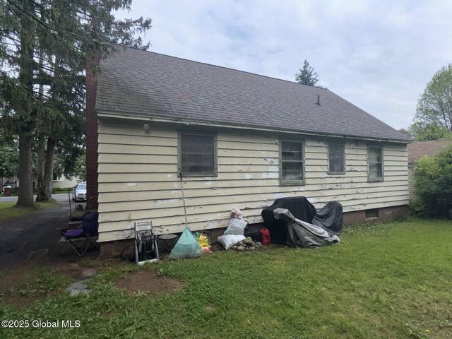 18 Meadowbrook Road, Queensbury, NY 12804