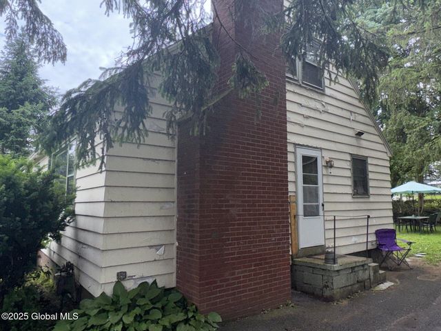 18 Meadowbrook Road, Queensbury, NY 12804