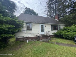 18 Meadowbrook Road, Queensbury, NY 12804