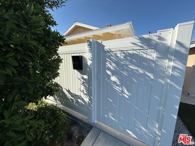 19055 Gledhill Street, Northridge (los Angeles), CA 91324