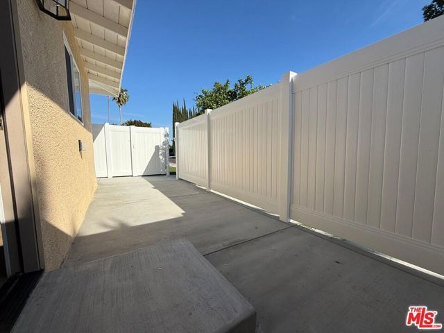 19055 Gledhill Street, Northridge (los Angeles), CA 91324