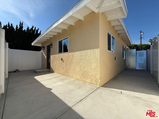 19055 Gledhill Street, Northridge (los Angeles), CA 91324