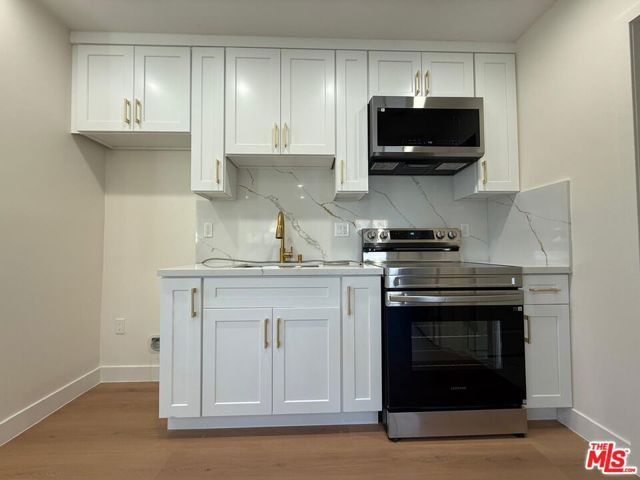 19055 Gledhill Street, Northridge (los Angeles), CA 91324