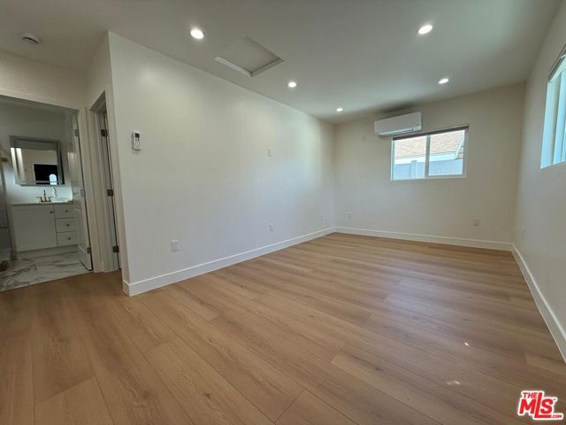 19055 Gledhill Street, Northridge (los Angeles), CA 91324