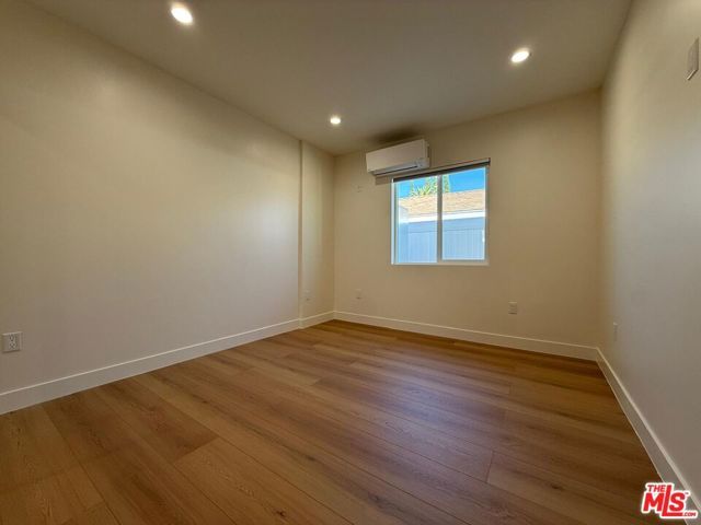 19055 Gledhill Street, Northridge (los Angeles), CA 91324