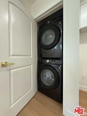 19055 Gledhill Street, Northridge (los Angeles), CA 91324