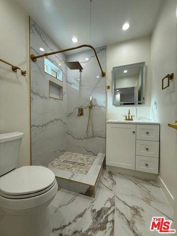 19055 Gledhill Street, Northridge (los Angeles), CA 91324