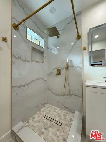 19055 Gledhill Street, Northridge (los Angeles), CA 91324