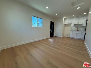 19055 Gledhill Street, Northridge (los Angeles), CA 91324
