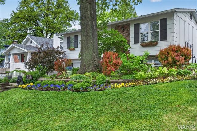 721 Oakway Place, Glendale, MO 63122