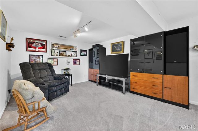 721 Oakway Place, Glendale, MO 63122