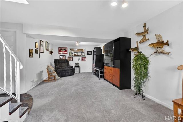 721 Oakway Place, Glendale, MO 63122