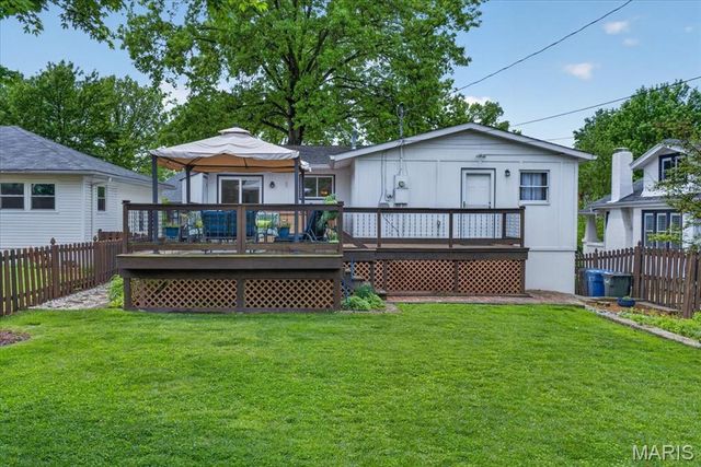 721 Oakway Place, Glendale, MO 63122