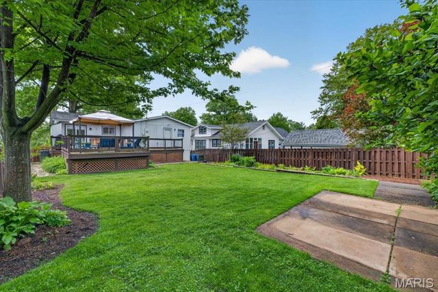 721 Oakway Place, Glendale, MO 63122