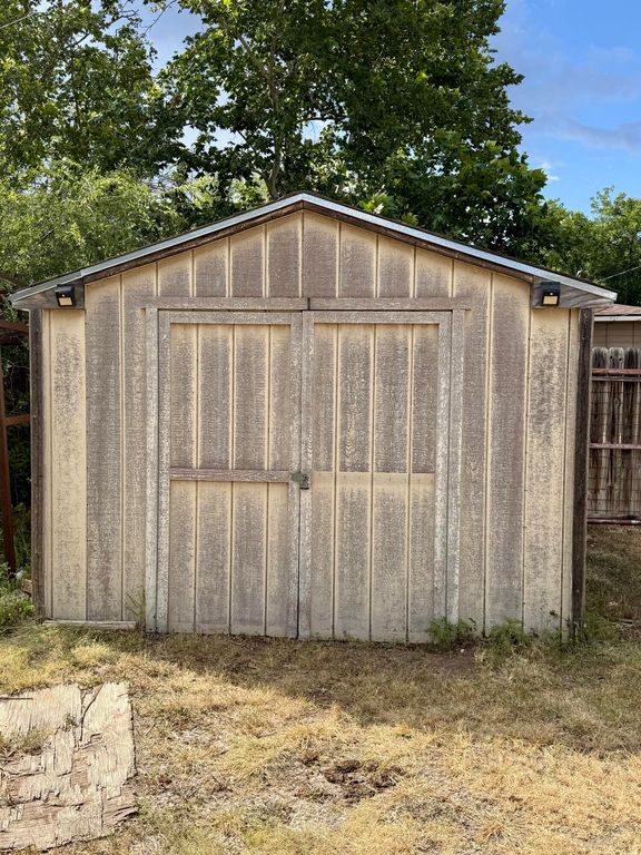 Image 17 of property listing at 107 Mesquite Drive, Ozona, TX 76943