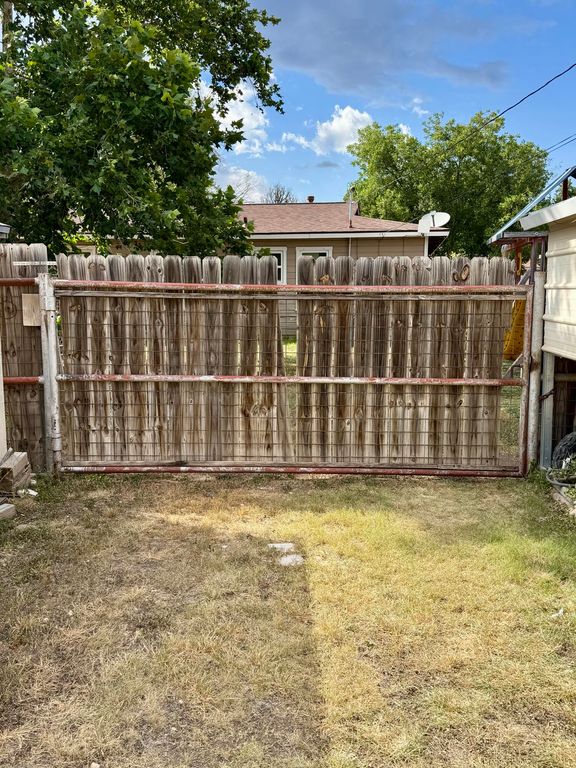 Image 18 of property listing at 107 Mesquite Drive, Ozona, TX 76943