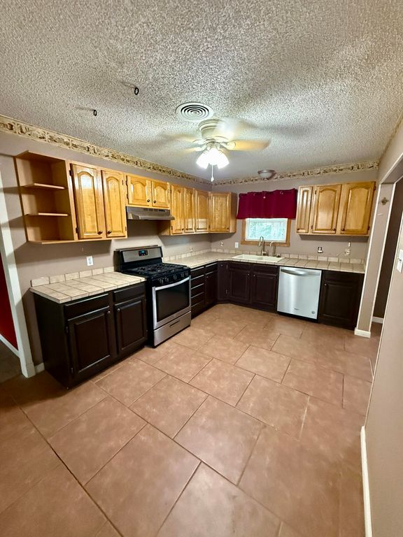 Image 4 of property listing at 107 Mesquite Drive, Ozona, TX 76943