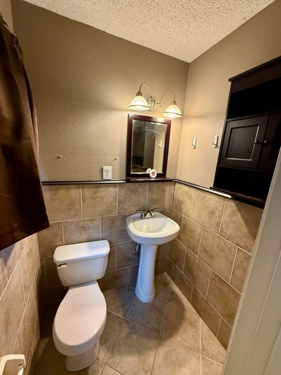 Image 9 of property listing at 107 Mesquite Drive, Ozona, TX 76943