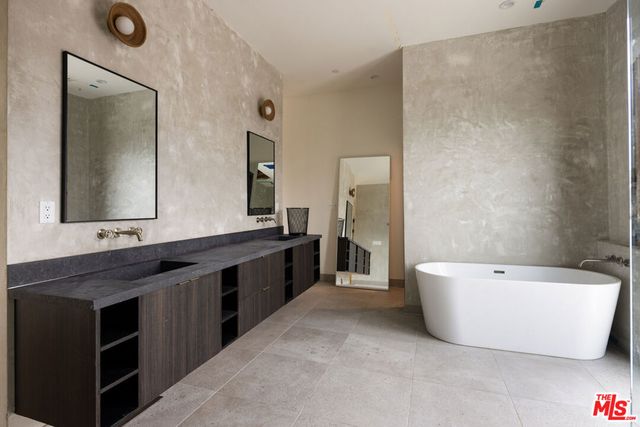 5357 Brynhurst Avenue, Los Angeles, CA 90043