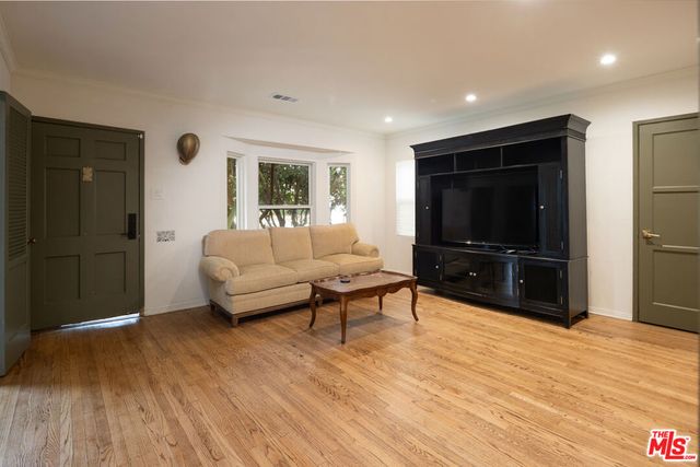 5357 Brynhurst Avenue, Los Angeles, CA 90043