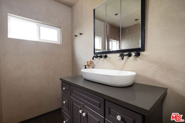 5357 Brynhurst Avenue, Los Angeles, CA 90043