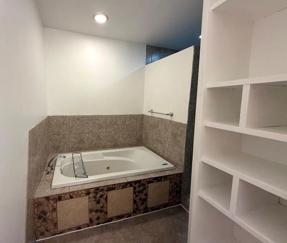 406 Oxford Street, Bay City, MI 48708