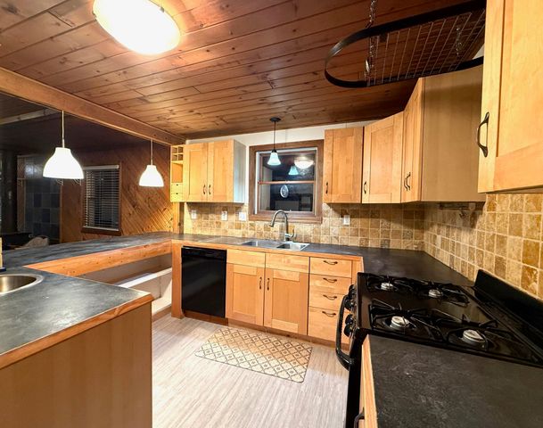 406 Oxford Street, Bay City, MI 48708