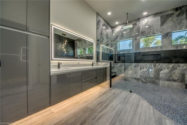 5254 Tamiami CT, Cape Coral, FL 33904